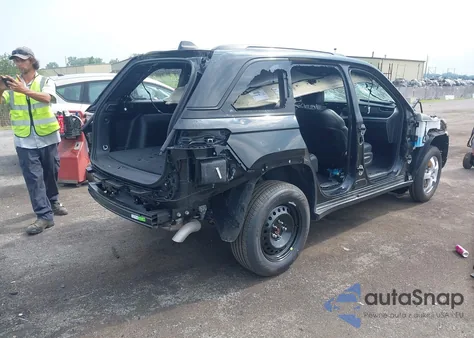 2025 Jeep Grand Cherokee Altitude X 4X4 z USA, uszkodzony, nr VIN 1C4RJHAG1SC295061